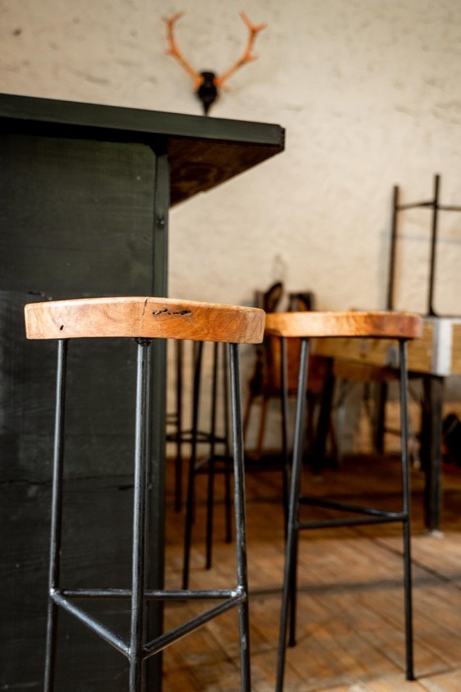 Tabouret sur mesure en bois massif et acier — CARTDESIGN